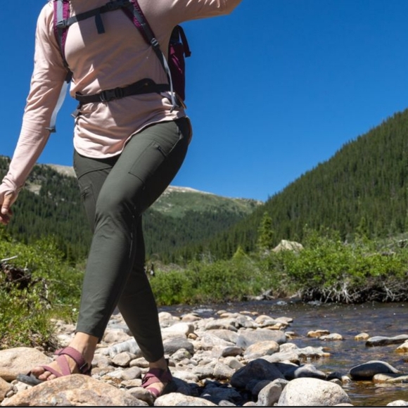 Athleta Headlands Hybric cargo Tights Arbor Olive - Picture 2 of 11